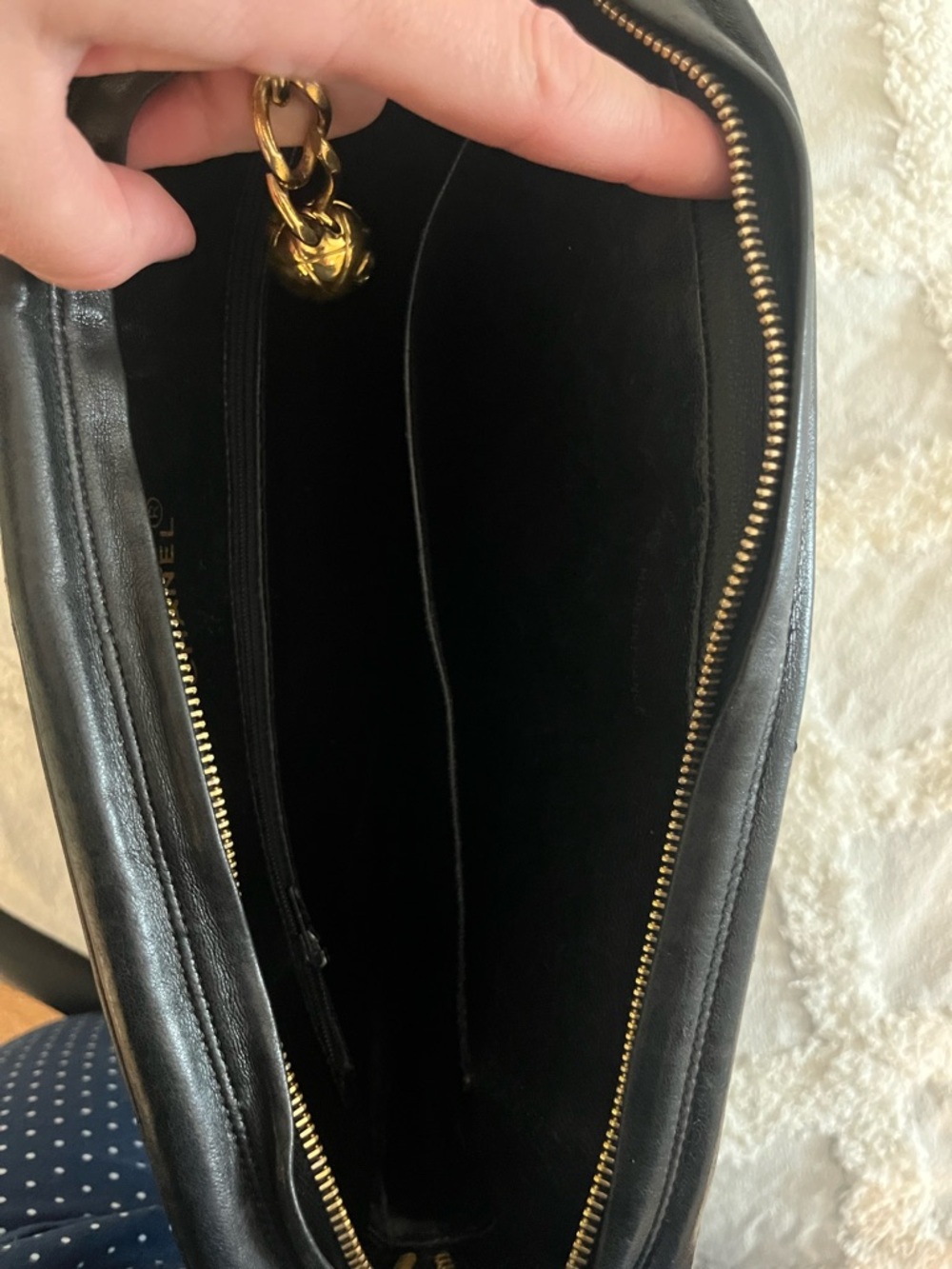 CHANEL Black Quilted Leather Shoulder Bag with Gold CC Emblem - Picture 6 of 15